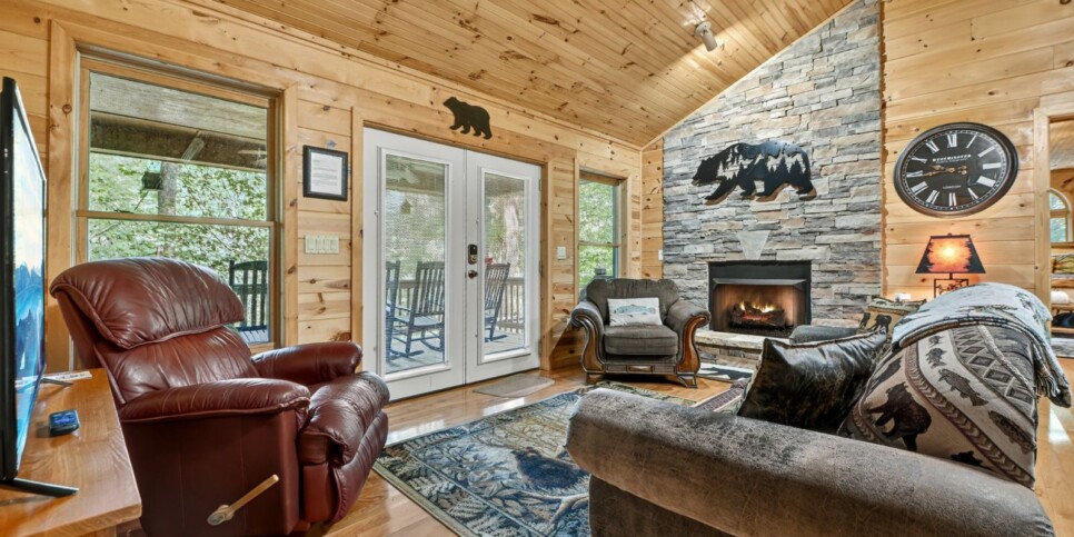 blue-ridge-cabins-the-waters-edge-living-room