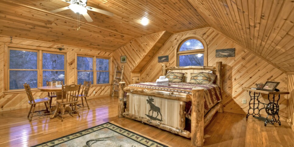 blue-ridge-the-waters-edge-cabin-bedroom-2