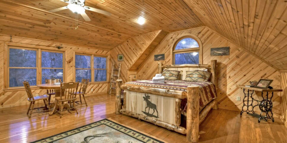 blue-ridge-the-waters-edge-cabin-bedroom-2