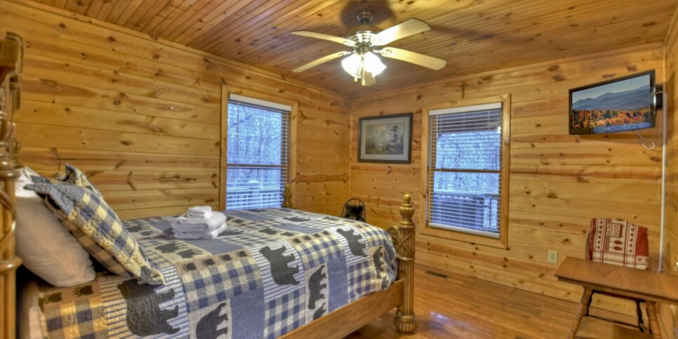 blue-ridge-the-waters-edge-cabin-bedroom-3
