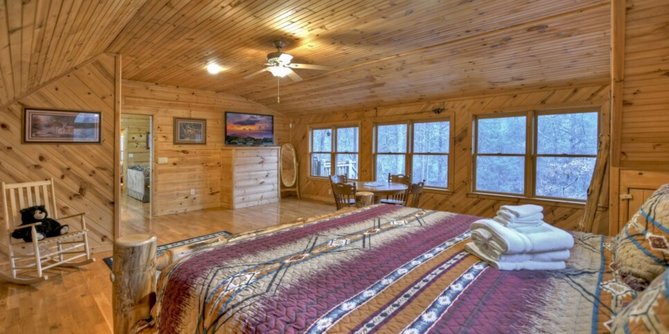 blue-ridge-the-waters-edge-cabin-bedroom-5