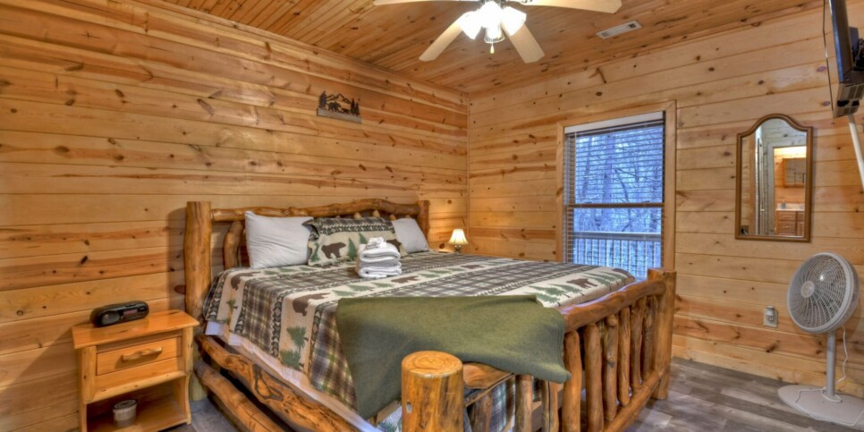 blue-ridge-the-waters-edge-cabin-bedroom-7
