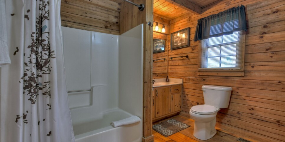 Ellijay - Cozy Creek Cabin - Bathroom