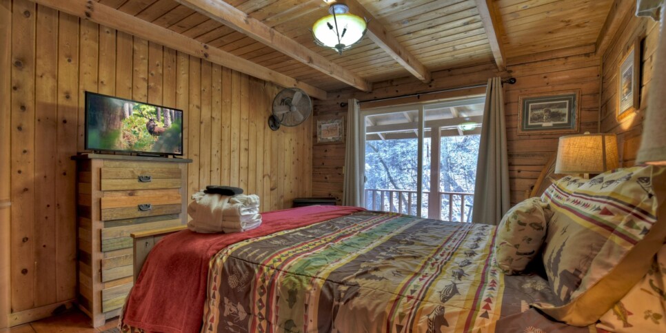 Ellijay - Cozy Creek Cabin - Bedroom