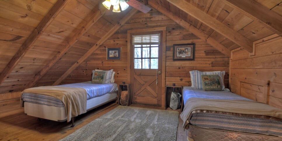 Ellijay - Cozy Creek Cabin - Bedroom