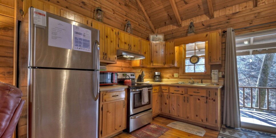 Ellijay - Cozy Creek Cabin - Kitchen