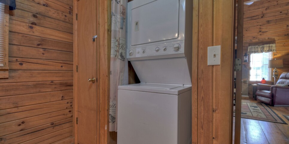 Ellijay - Cozy Creek Cabin - Kitchen
