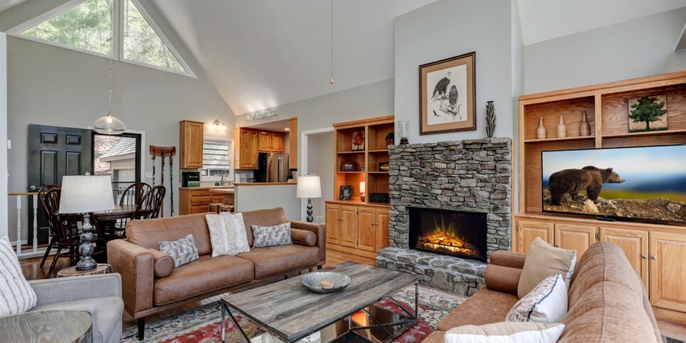 Big Canoe - Escape Hatch - Living