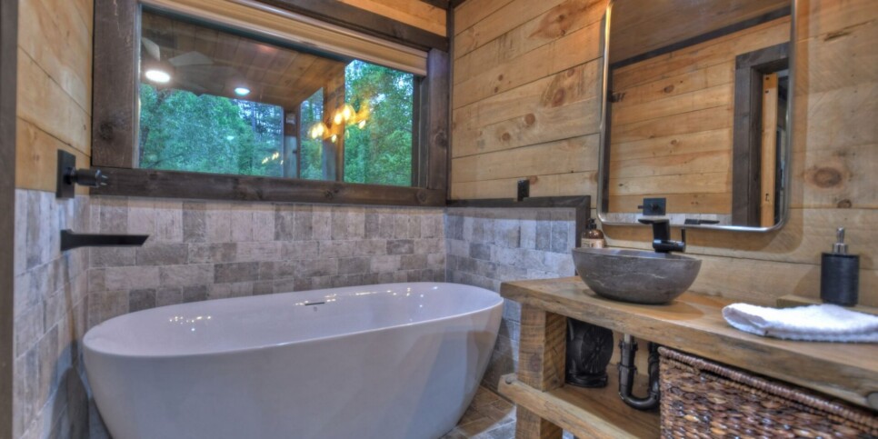Blue Ridge Cabin - Your Happy Place - Bathroom
