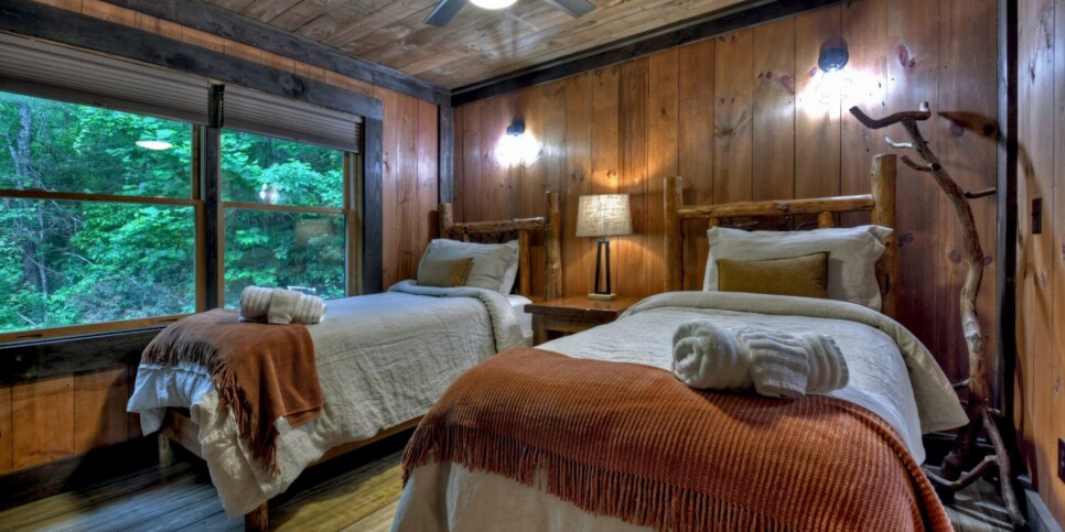 Blue Ridge Cabin - Your Happy Place - Bedroom