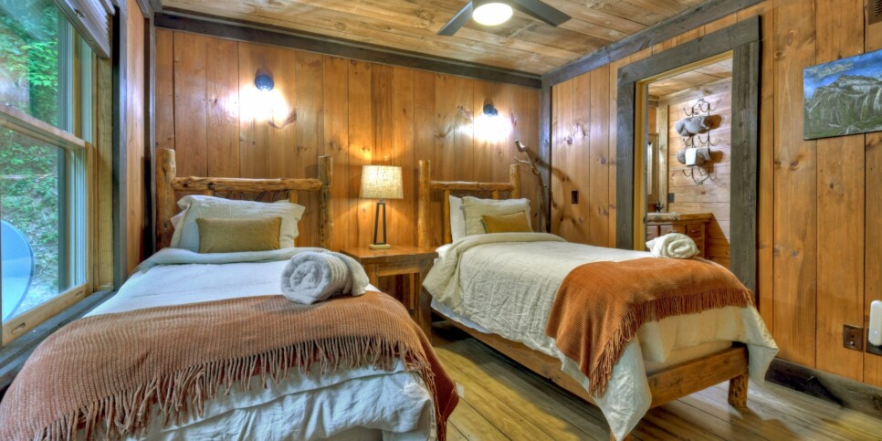 Blue Ridge Cabin - Your Happy Place - Bedroom