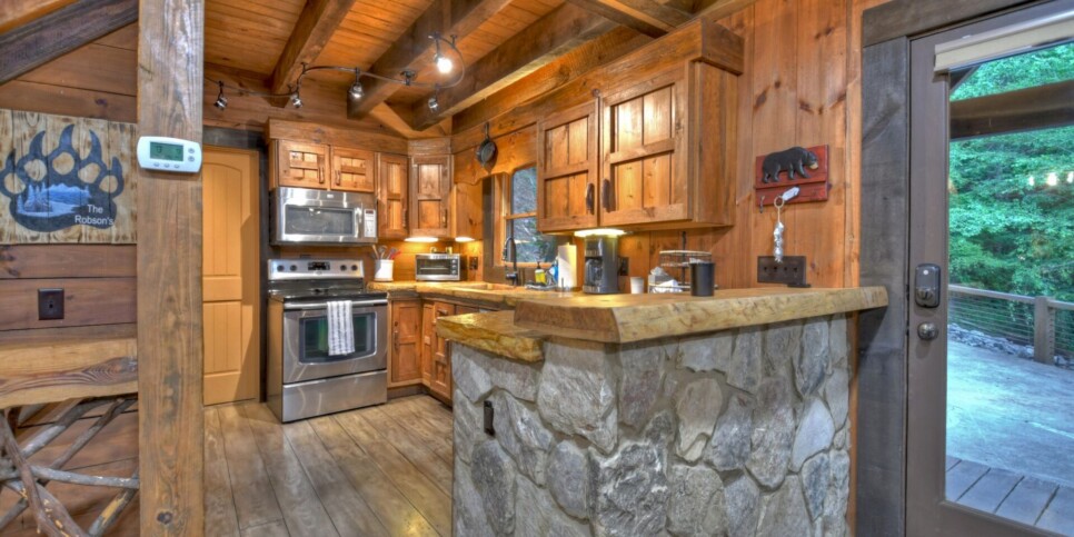 Blue Ridge Cabin - Your Happy Place - Kitchen