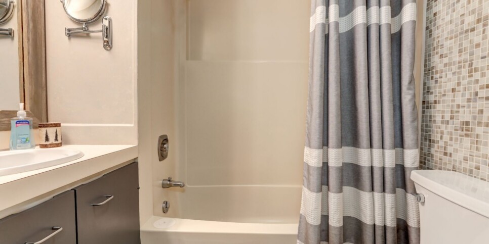 Big Canoe - Treetopper Hideaway - Bathroom