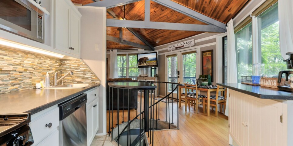 Big Canoe - Treetopper Hideaway - Kitchen