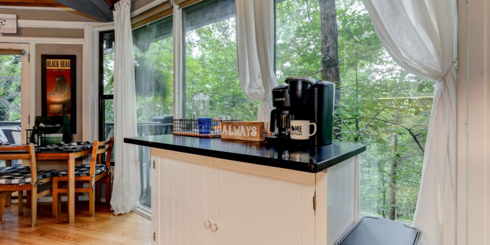 Big Canoe - Treetopper Hideaway - Kitchen