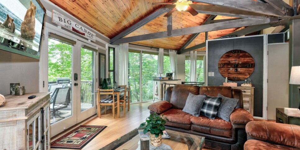 Big Canoe - Treetopper Hideaway - Living Room