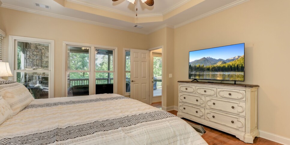 Big Canoe Cabin - The Wolf Den - Bedroom