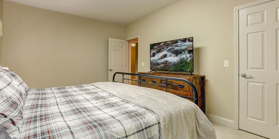 Big Canoe Cabin - The Wolf Den - Bedroom