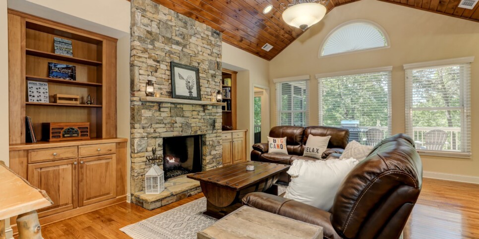 Big Canoe Cabin - The Wolf Den - Living Room