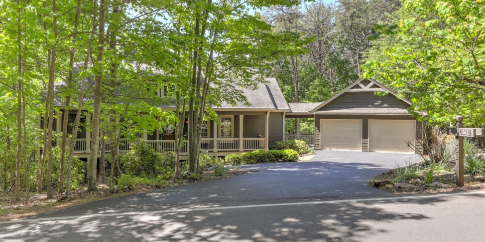 Big Canoe - The Wolf Den - Exterior