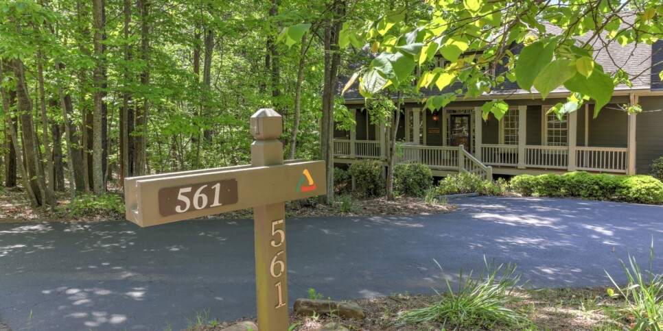 Big Canoe - The Wolf Den - Exterior