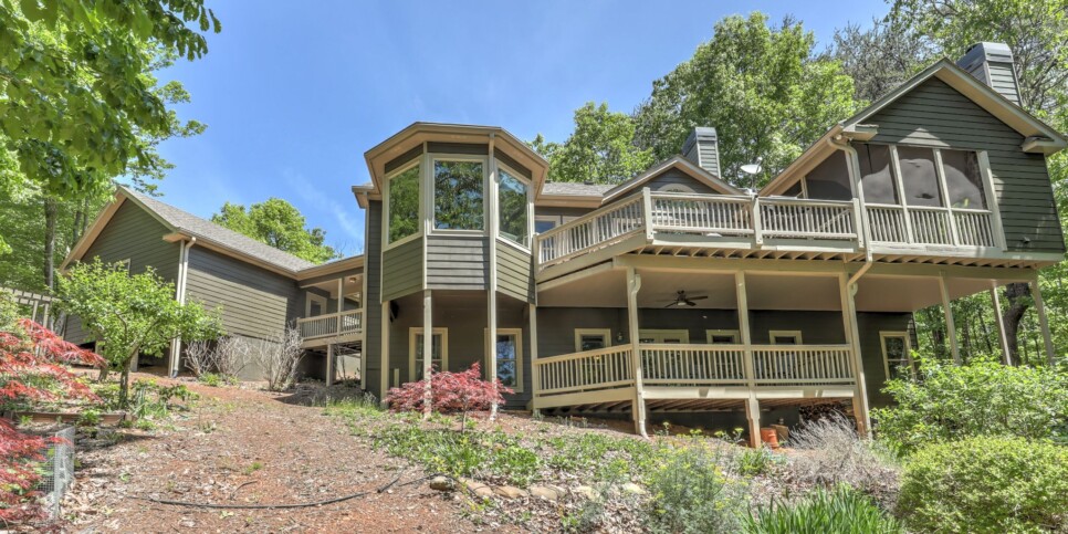 Big Canoe - The Wolf Den - Exterior