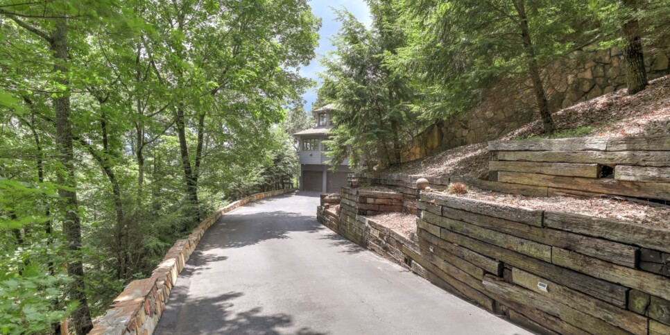 Big Canoe - Falken Haus - Exterior