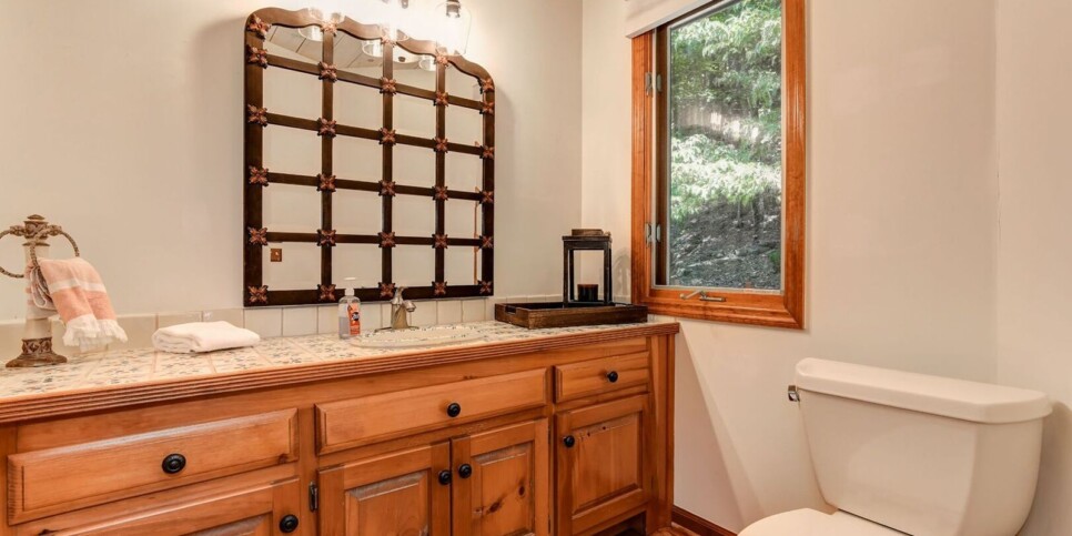 Big Canoe - Falken Haus - Half Bathroom