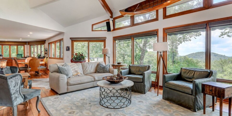 Big Canoe - Falken Haus - Living Room