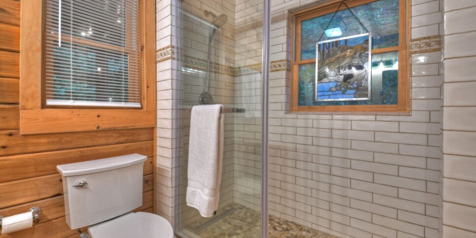 Blue Ridge Cabin - Blueberry Hill - Bathroom
