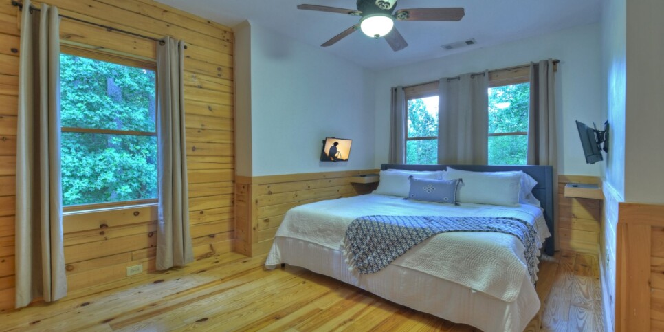 Blue Ridge Cabin - Blueberry Hill - Bedroom