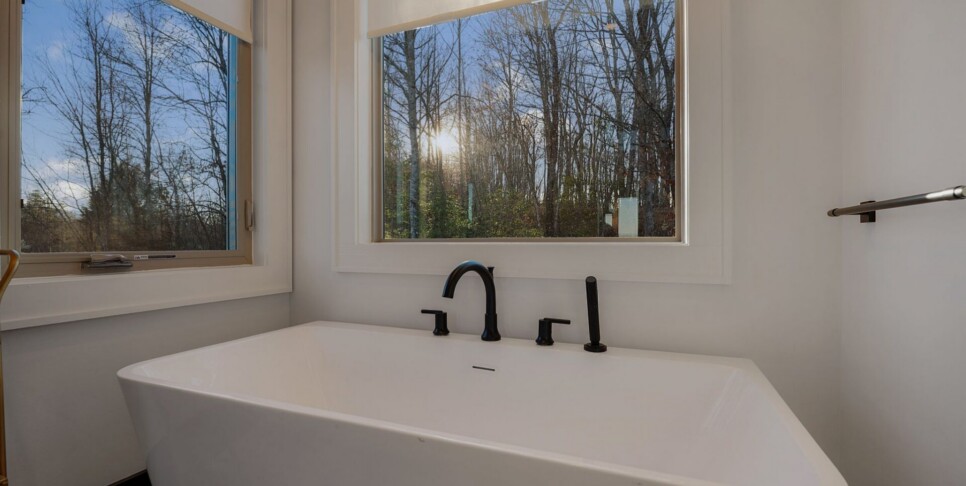 Blue Ridge - Quiet Time - Bathroom