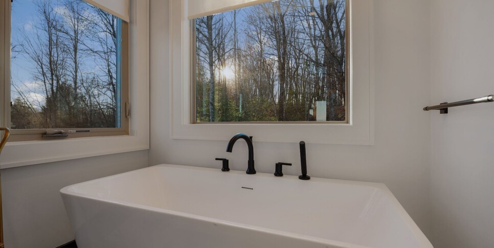 Blue Ridge - Quiet Time - Bathroom