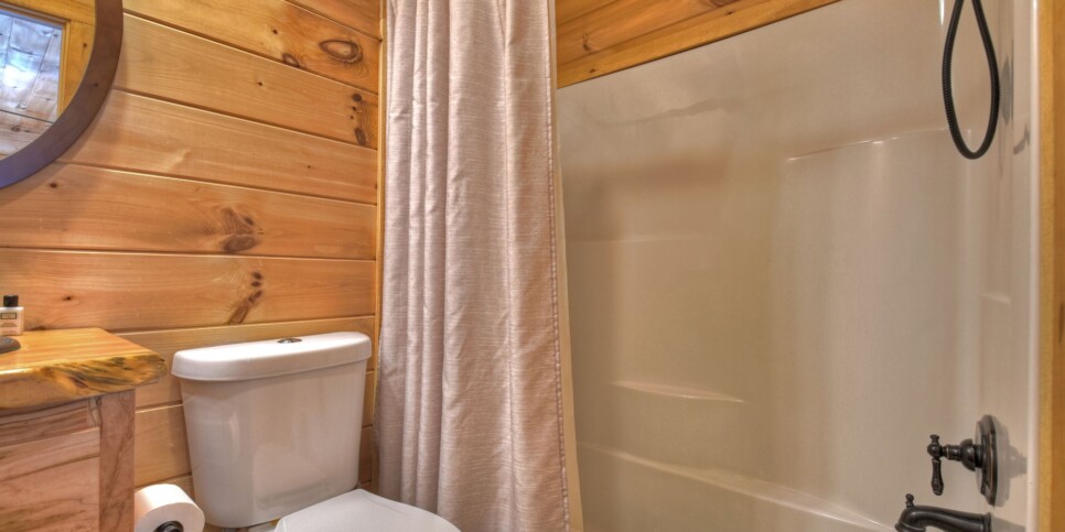 Blue Ridge - Cabin Rental - Carters Cozy Cabin - Bathroom