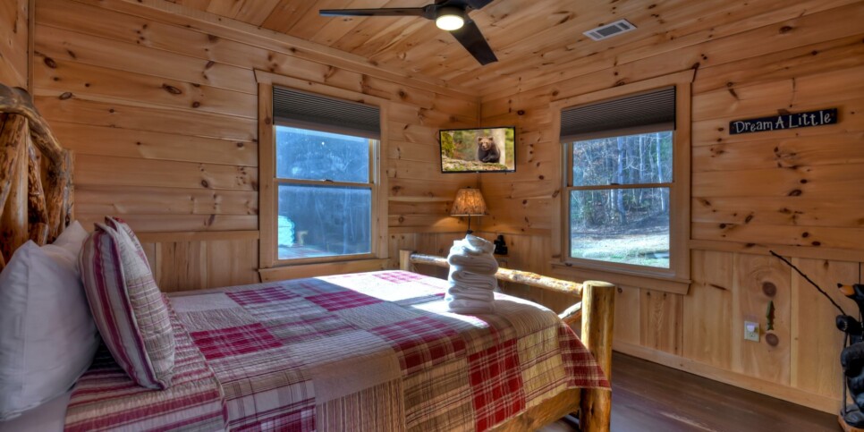 Blue Ridge - Cabin Rental - Carters Cozy Cabin - Bedroom