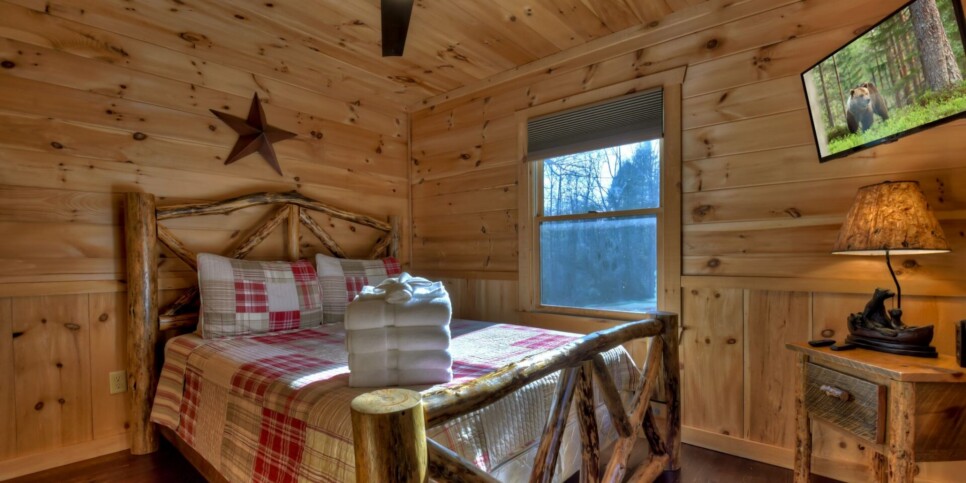 Blue Ridge - Cabin Rental - Carters Cozy Cabin - Bedroom