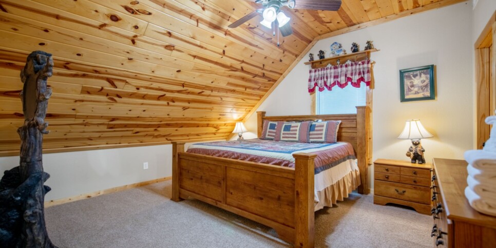 Ellijay Cabin - Dragons Den - Bedroom