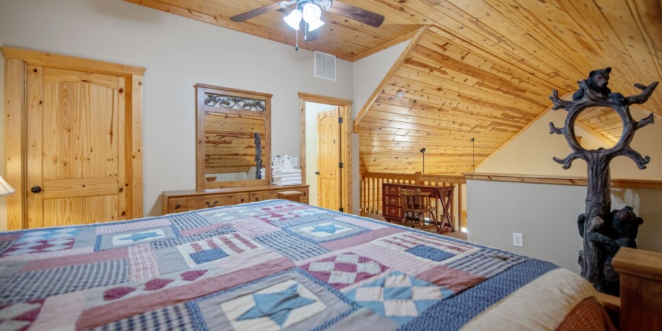 Ellijay Cabin - Dragons Den - Bedroom