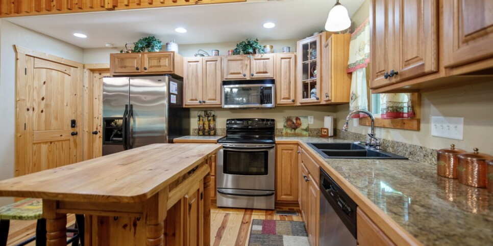 Ellijay Cabin - Dragons Den - Kitchen