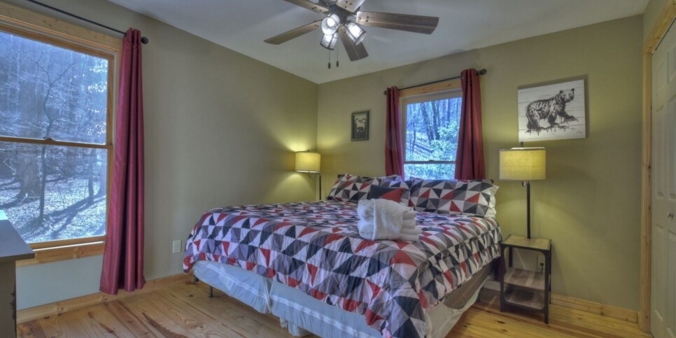 Ellijay - Harleys River Retreat - Bedroom
