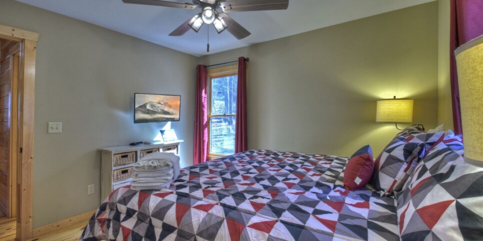Ellijay - Harleys River Retreat - Bedroom