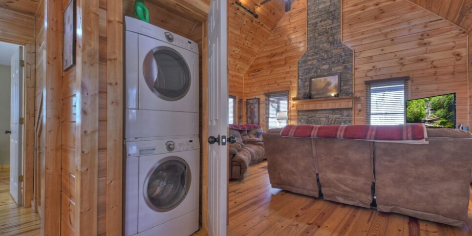 Ellijay - Harleys River Retreat - Living Room