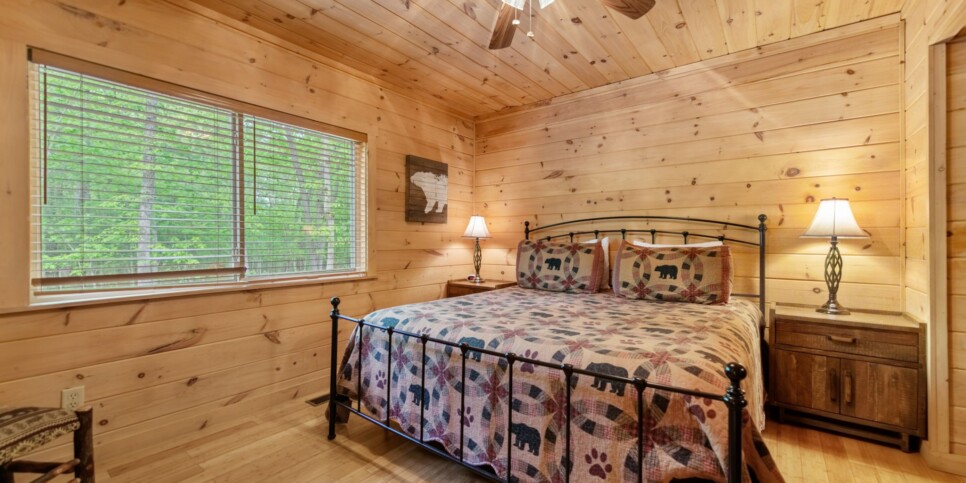 Mineral Bluff - Firefly Cabin - Bedroom