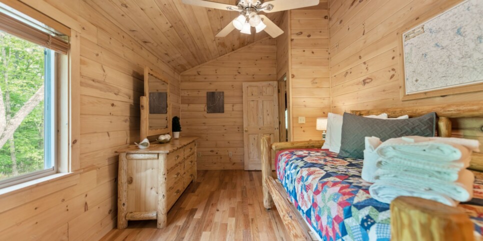 Mineral Bluff - Firefly Cabin - Bedroom