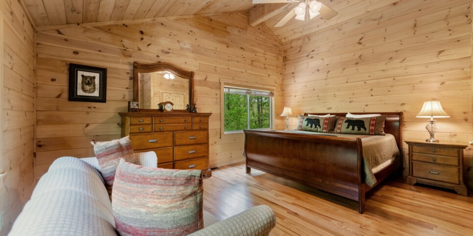 Mineral Bluff - Firefly Cabin - Bedroom