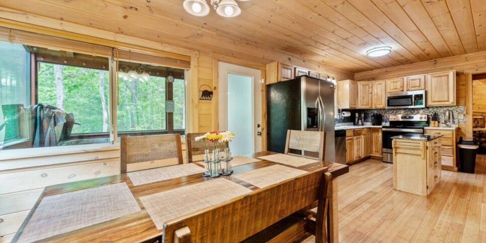 Mineral Bluff - Firefly Cabin - Kitchen