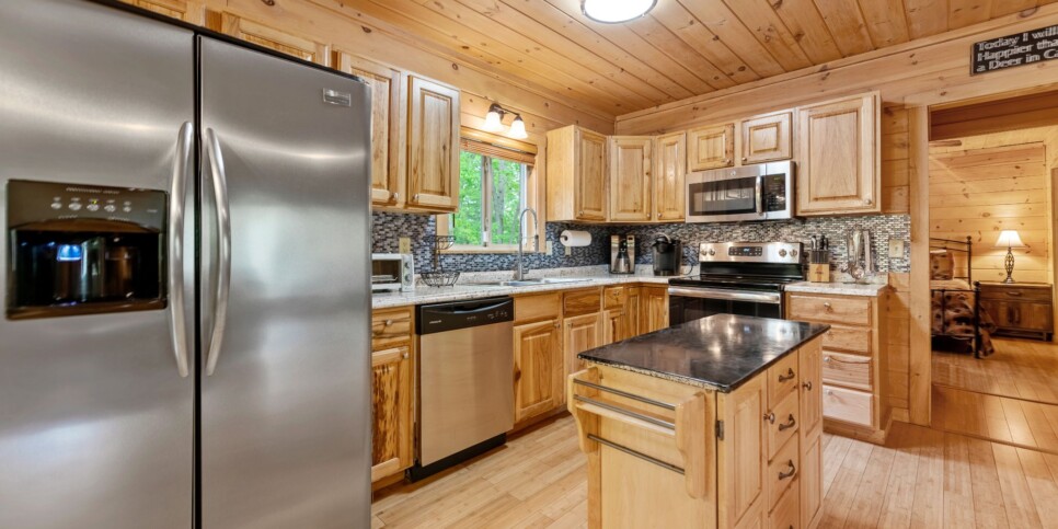 Mineral Bluff - Firefly Cabin - Kitchen