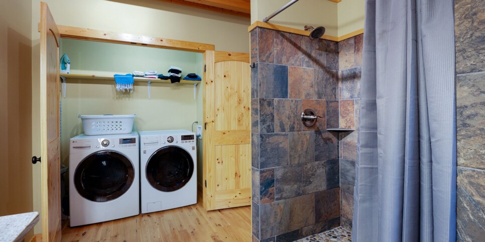 Ellijay Ga Cabin - Peaceful River Hideaway - Bathroom