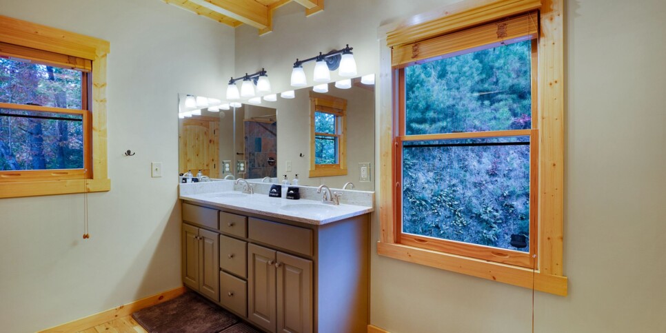 Ellijay Ga Cabin - Peaceful River Hideaway - Bathroom