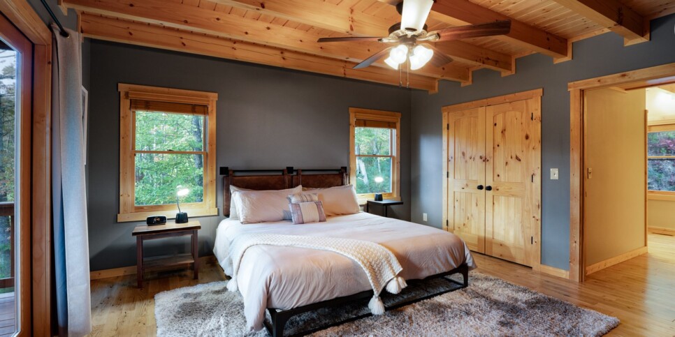 Ellijay Ga Cabin - Peaceful River Hideaway - Bedroom